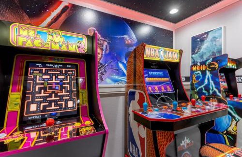 Davenport Casa | 5BR Getaway with Pool Arcade Games and Resort Access