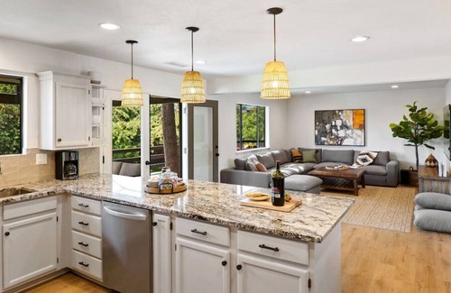 West Sedona Casa | 5BR/Heated Pool/Hot Tub/Fire Pit/View/Yoga/Pets OK