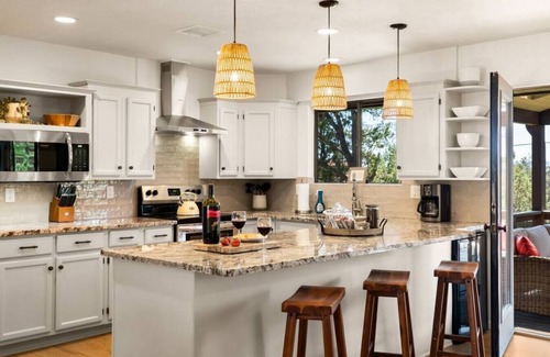 West Sedona Casa | 5BR/Heated Pool/Hot Tub/Fire Pit/View/Yoga/Pets OK