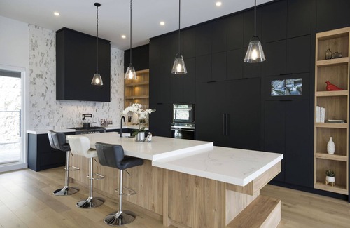 Central Okanagan Casa | 5BR Home/Seasonal Pool/Lake Views