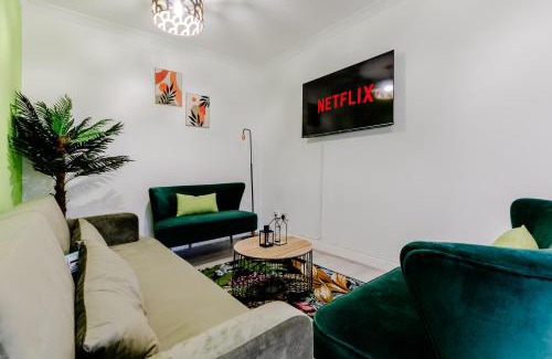 Redbridge Casa | 5BR House, Free Parking offA12, Contractor, Big Families, Relocation