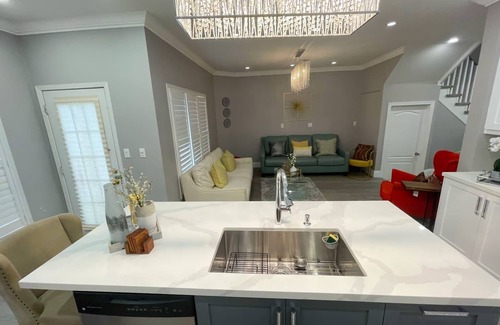 Churchill Meadows Casa | 5BR House in Mississauga, Modern