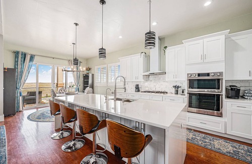 Hudson Villa | 5BR King’s Retreat Grand Villa w/ Patio + Views