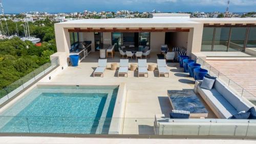 Isla Mujeres Apartamento | 5BR Luxury Beachfront Penthouse w/Private Pool