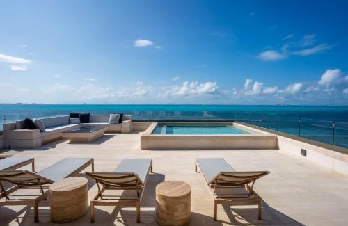 Isla Mujeres Apartamento | 5BR Luxury Beachfront Penthouse w/Private Pool