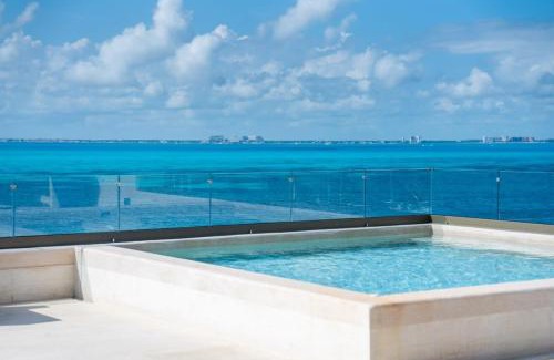 Isla Mujeres Apartamento | 5BR Luxury Beachfront Penthouse w/Private Pool