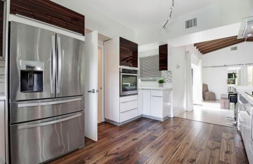 Seybold Casa | 5BR Miami Oasis w Pool Near Design District