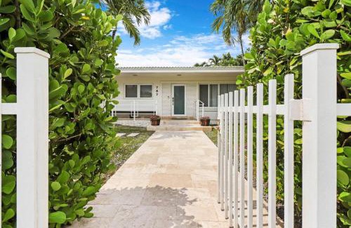 Seybold Casa | 5BR Miami Oasis w Pool Near Design District