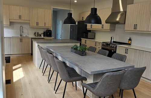 Lake of Bays Casa | 5BR Private Forest | Sleep 10 | Hot Tub+EV Charger