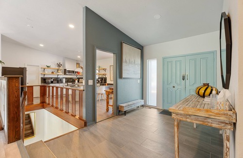 Central Oklahoma City Casa | 5BR Relaxation Haven Hot Tub Pool Table Fun M