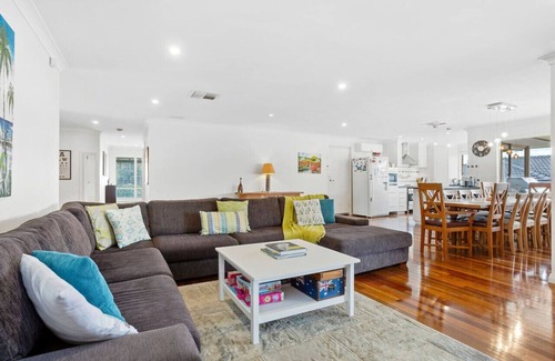 Mullaloo Casa | 5BR Retreat: Pool, table tennis & Pure Relaxation!