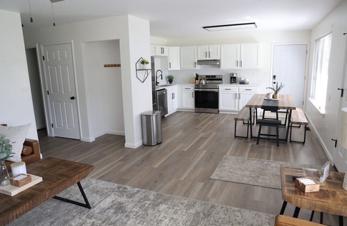 Brook Park Casa | 5BR Serene Retreat Near CLE - Dogs Welcome Airport
