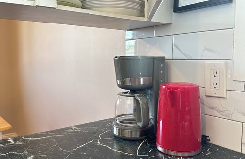 Northeast Edmonton Casa | 5BR | Sleeps 14 | 10mins stadium | Londonderry mall