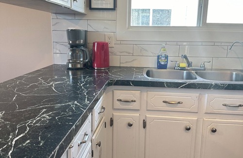 Northeast Edmonton Casa | 5BR | Sleeps 14 | 10mins stadium | Londonderry mall