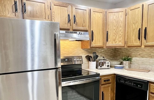 Waupaca Casa | 5BR Sunset facing on Chain O Lake's McCrossen Lake firm sand & clear/clean water