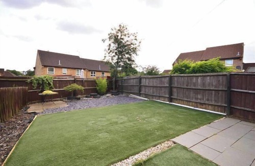 Kettering Casa | 5Guests-FamilyFriendly-Parking-GardenView-Centre