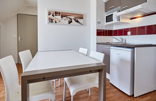 Auberville Condominio | 5km from the Beach! Charming central apartment