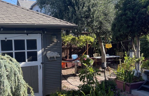 Stockton Casa | #5Lovely Room/w full bathroom, 3 block from Saint Joseph hospital