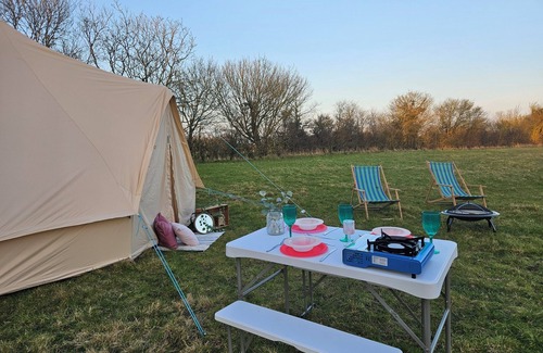 Howlett End Alquiler De RV | 5m Bell Tents-Glamping in picturesque 6 acre feld tucked away in the countryside