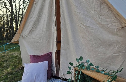 Howlett End Alquiler De RV | 5m Bell Tents-Glamping in picturesque 6 acre feld tucked away in the countryside