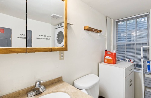 Hyattsville Casa | 5miles to Washington DC sight see: charming villa