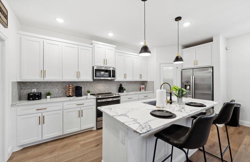 West Dallas Casa | 5min DT Luxe House with Game Room, Arcades, Billiards, Foosball, Washer/Dryer