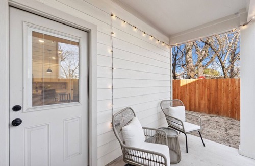 West Dallas Casa | 5min DT Luxe House with Game Room, Arcades, Billiards, Foosball, Washer/Dryer