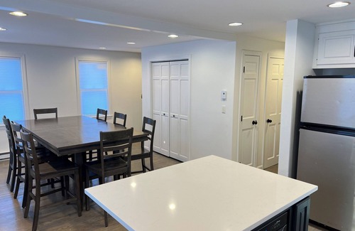 Norfolk Villa | 5min from the Gillette Stadium! Sleeps 12 people! - Pet-Friendly !