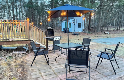 Norfolk Villa | 5min from the Gillette Stadium! Sleeps 12 people! - Pet-Friendly !
