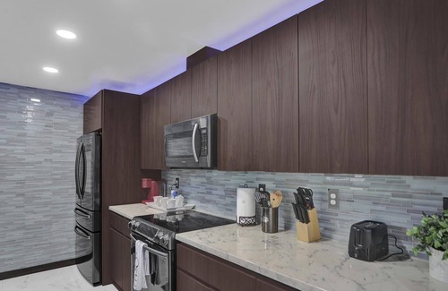Driftwood Casa | 5Min to HardRock|NearBeach|Salt Water pool