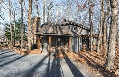 Chestnut Springs Casa | Golf Course Views Golden Tee Pool Tennis Golf Hike