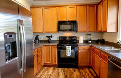Umstead Casa | 5min to the airport! King Bed Suite in the heart of Brier Creek
