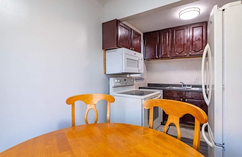 Detroit Casa | 5mins Drive to Detroit Zoo 3 bedrooms 2 full bath