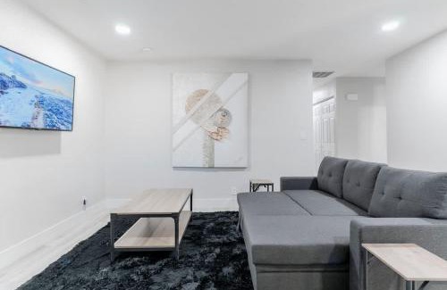 Las Vegas Casa | 5Mins to Fremont 10Mins to Strip! Sleeps 8!