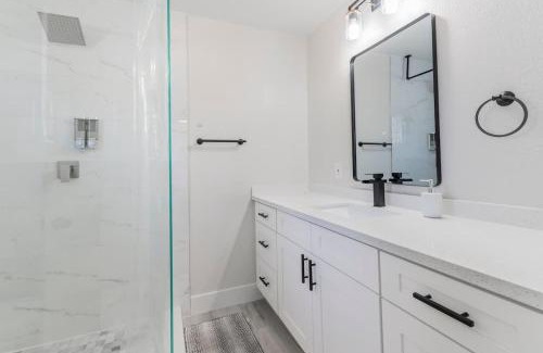 Las Vegas Casa | 5Mins to Fremont 10Mins to Strip! Sleeps 8!