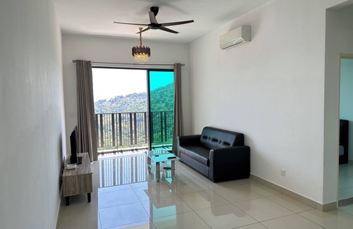 Bayan Lepas Condominio | 5mins to Penang airport.Charming 3-bedroom condo.WiFi in delightful Bayan Lepas