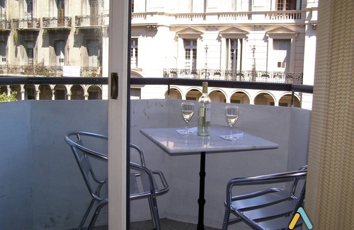 Congreso Apartamento | 5R - Gorgeous Downtown Apt.