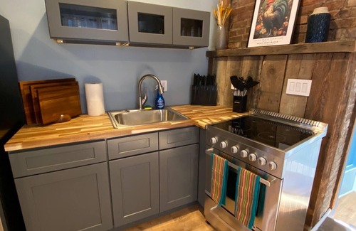 Troy Apartamento | 5th and Grand Lovingly Restored Brownstone Troy NY Unit 2