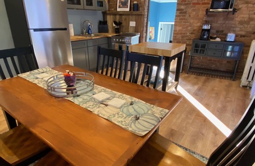 Troy Apartamento | 5th and Grand Lovingly Restored Brownstone Troy NY Unit 2