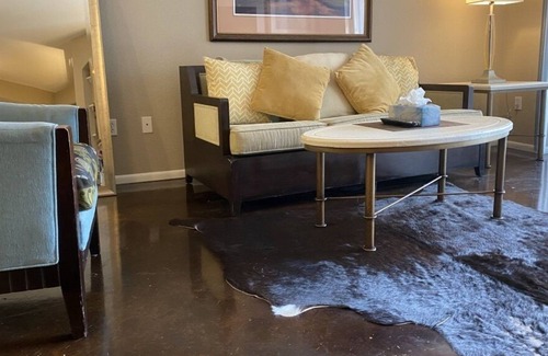 Channel District Apartamento | 5th Floor PH overlooking the pool! Downtown Channel District - NEW LISTING!