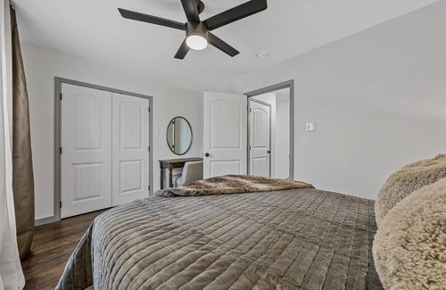 Waco Casa | 5th St Getaway w Sauna Hot tub Firepit & Game Room