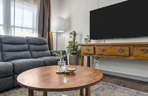 Waco Casa | 5th St Getaway w Sauna Hot tub Firepit & Game Room