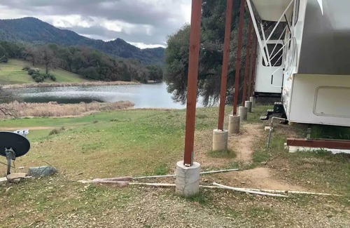 Dos Rios Casa | 5th Wheel at Lake with 9 Hole Golf, Fishing, Swimming