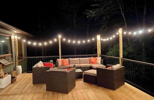 Beach Lake Casa | 6.45 ACRE Private Close to Big Bear Mountain, Waterfall, Fire-pit, Loft & more.