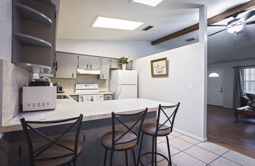 Fellowship Casa | 6.5 Miles To WEC Screened Porch Nice Neighborhood Vacant Treed Lot