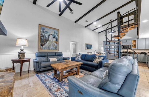 Crescent Beach Casa | 6 bdrm, 2bath , Sleeps 18 , hot tub, 45 yrds 2 Beach