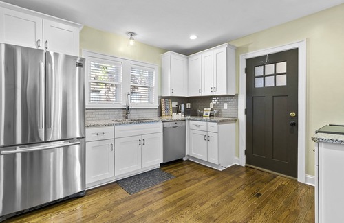 Kansas City Casa | 6-Bdrm SouthPlaza Walk to UMKC, Loose Park, Whole Foods