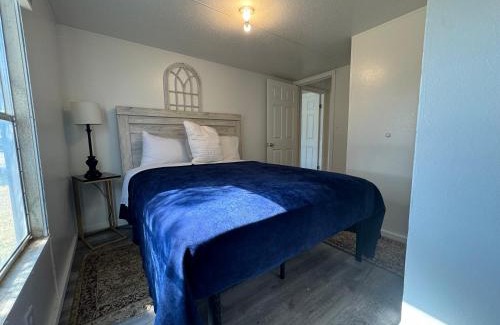 Lorenzo Casa | 6 bed, 2 bath Home in Lorenzo