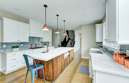 Indianapolis Casa | 4 BED/4.5 BATH LUX CHIC FARMHOUSE WITH OUTDOOR FIREPIT