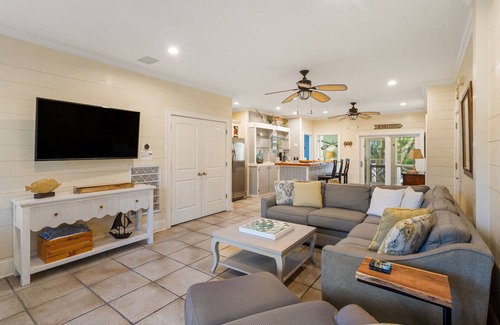 Isle of Palms Casa | Isle of Palms Luxury 6 habitaciones / 5 baños con piscina y patio trasero. A minutos de la playa!